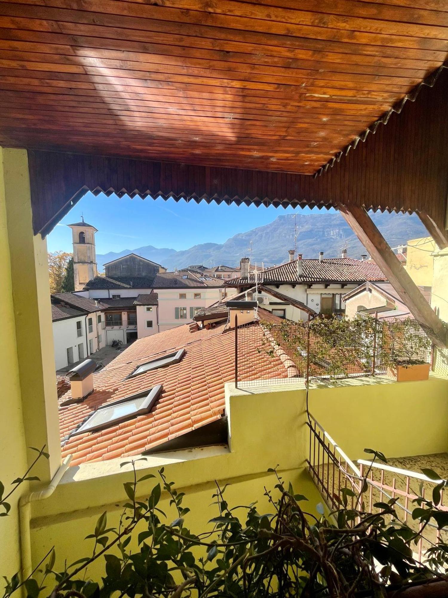 Appartamento Sui Tetti Del Centro Storico Роверето Экстерьер фото